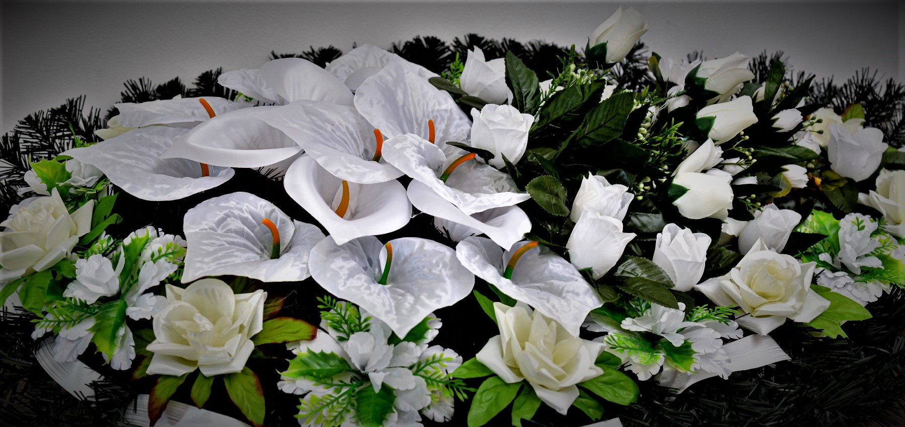 Sicrie, coroane funerare, transport funerar, articole funerare in Iasi